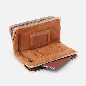 BNWOT Hobo “Lauren” Clutch Wallet